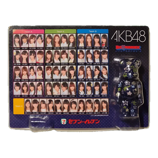 Bearbrick AKB48 100% in der Verpackung