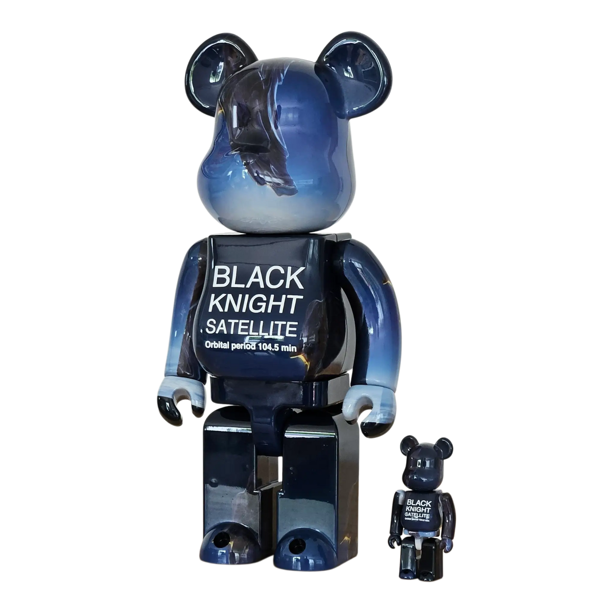 Bearbrick Black Knight Satellite 100%+400% schräg