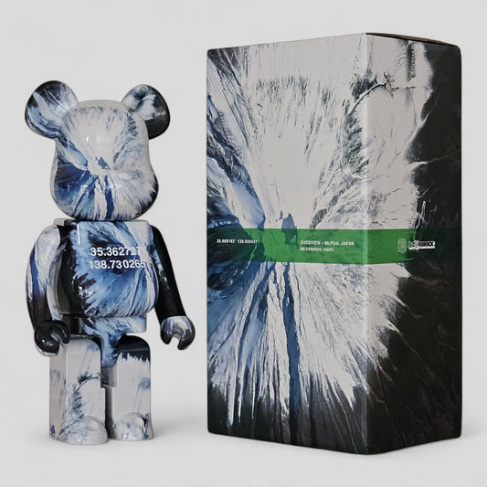 Bearbrick Benjamin Grant "Overview: Mount Fuji" 1000% mit Verpackung
