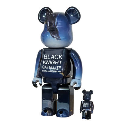 Bearbrick Black Knight Satellite 100%+400% schräg