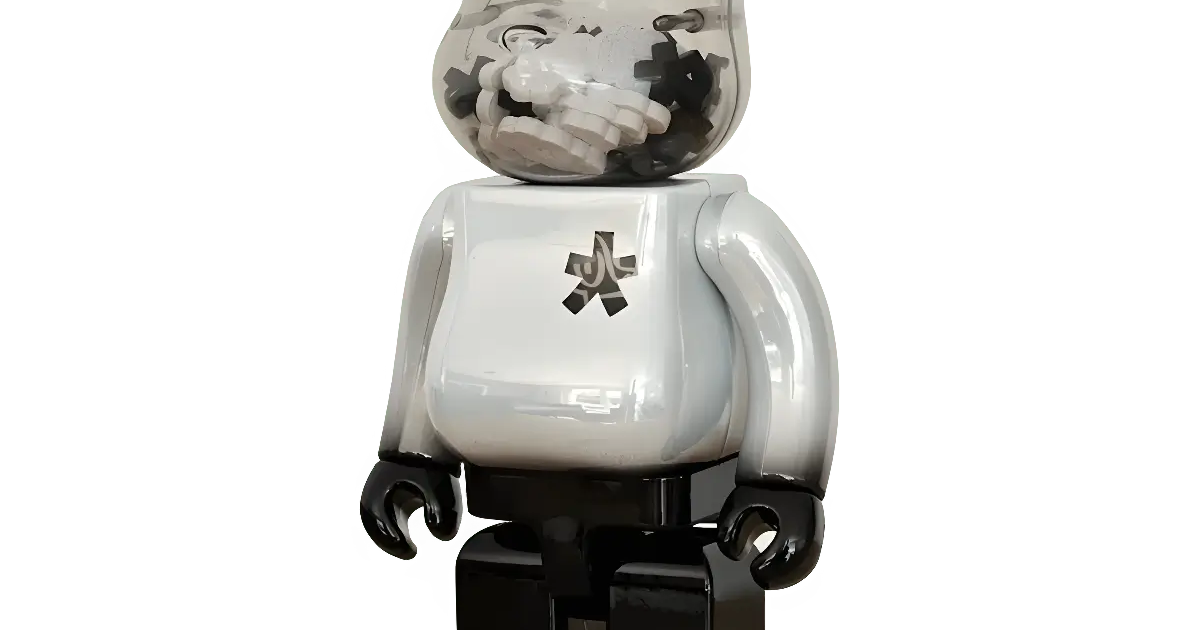 BearbrickEricHazeschraeg.webp?