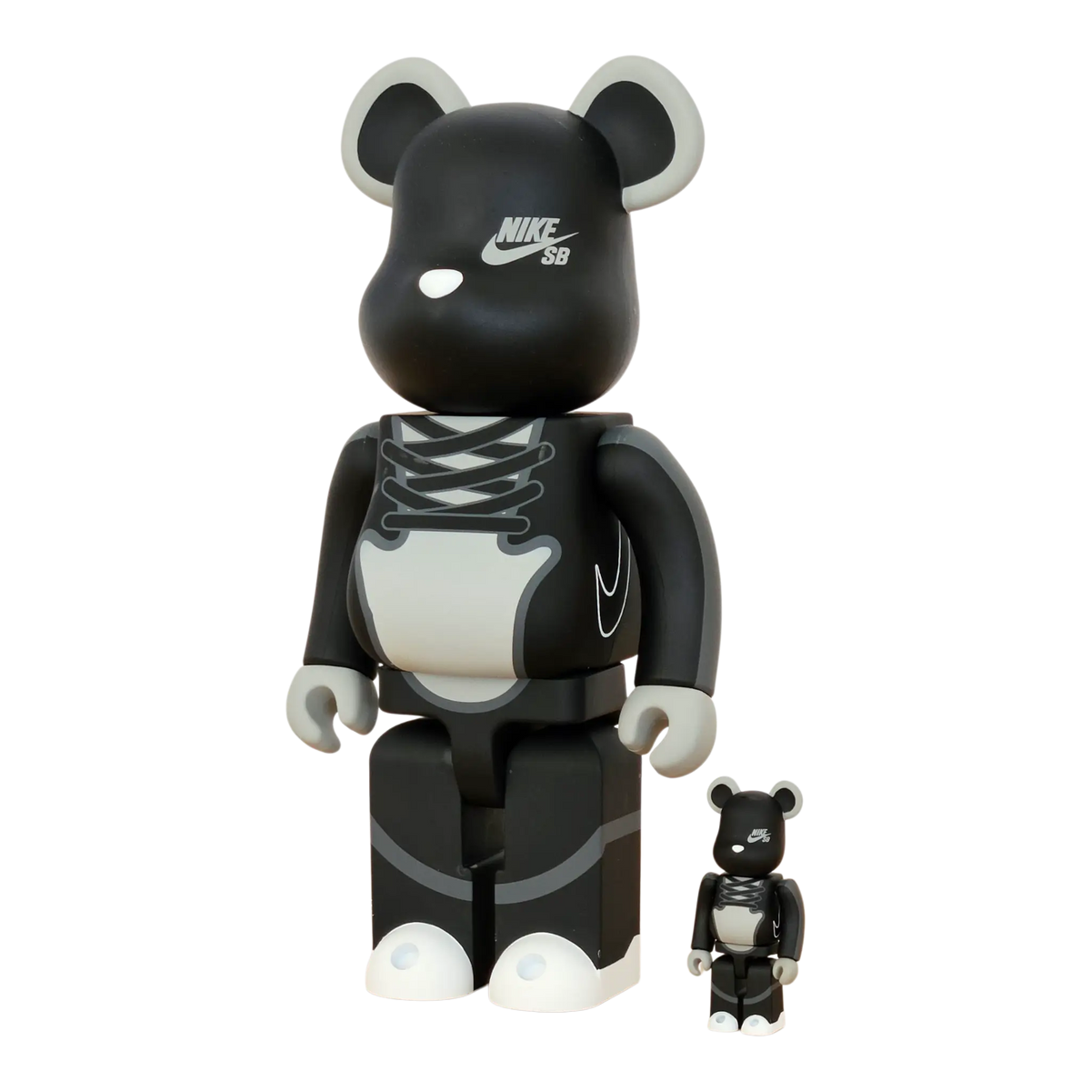 BE@RBRICK NIKE SB Black 100%+400% | MyBearBrick.de