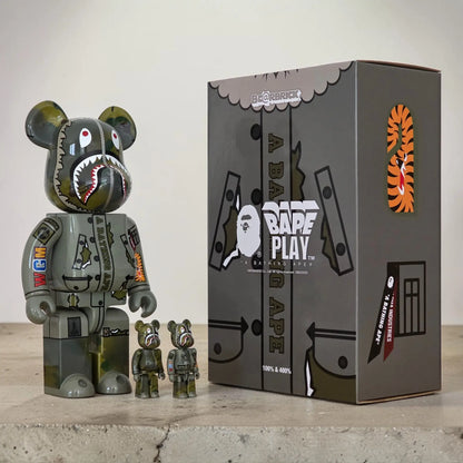 Bearbrick BAPE × ALPHA Camo Shark 2023 100%+400% mit Verpackung