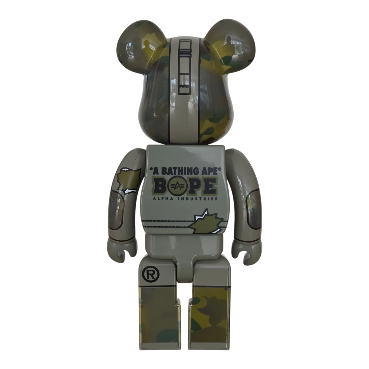 Bearbrick BAPE × ALPHA Camo Shark 2023 100%+400% Rückseite