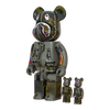 Bearbrick BAPE × ALPHA Camo Shark 2023 100%+400% schräg
