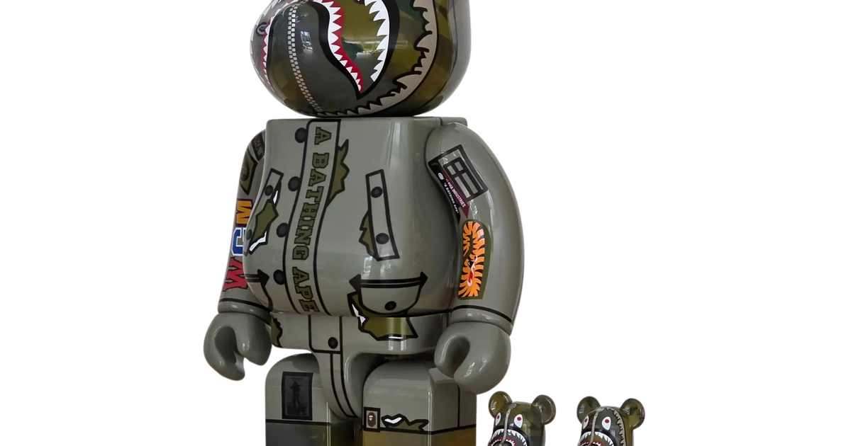 BE@RBRICK BAPE × ALPHA Camo Shark 2023 100%+400% | MyBearBrick