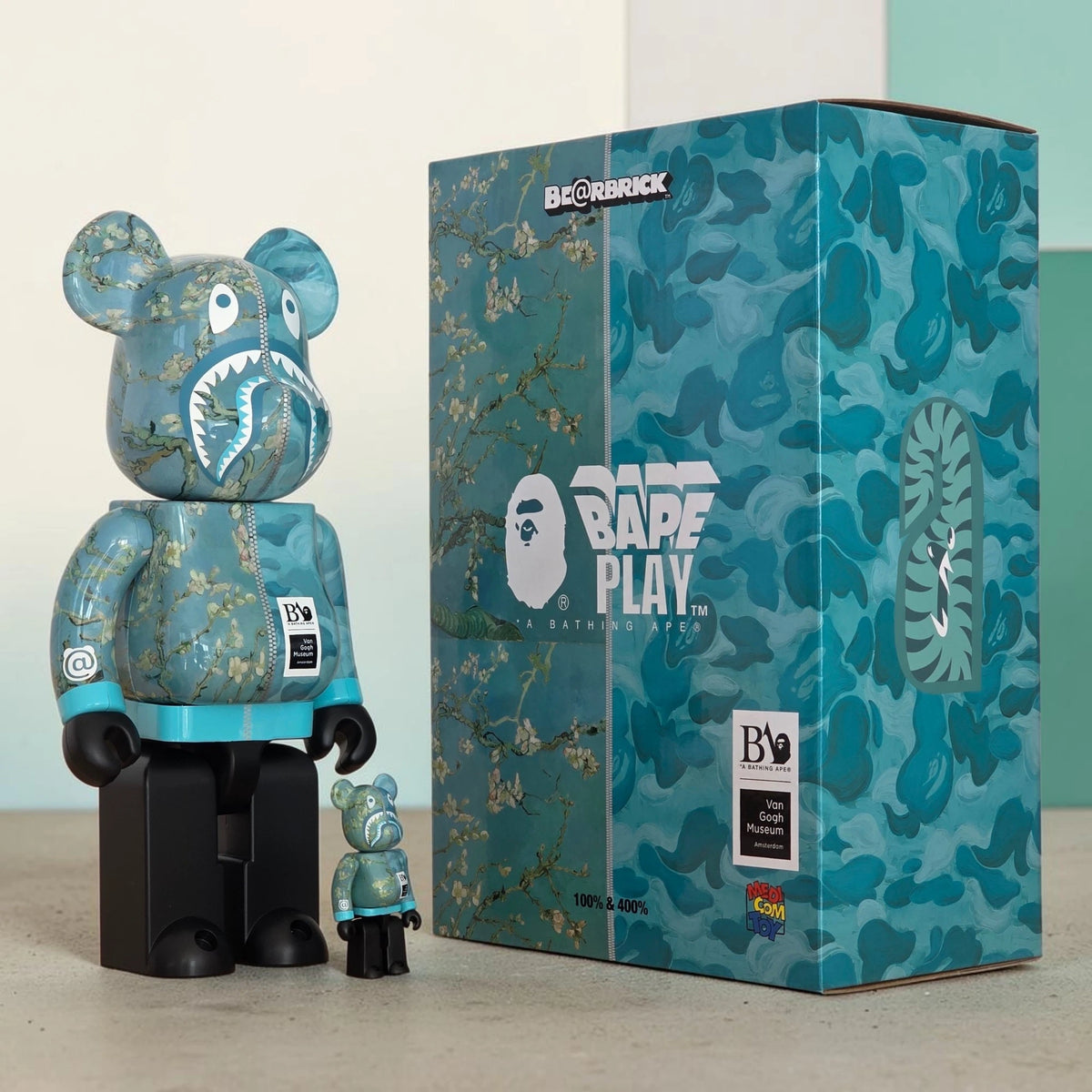Bearbrick BAPE® × Van Gogh Museum Almond Blossom Shark 100%+400% mit Verpackung