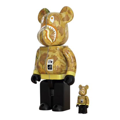 Bearbrick BAPE® × Van Gogh Museum Sunflowers Shark 100%+400% schräg