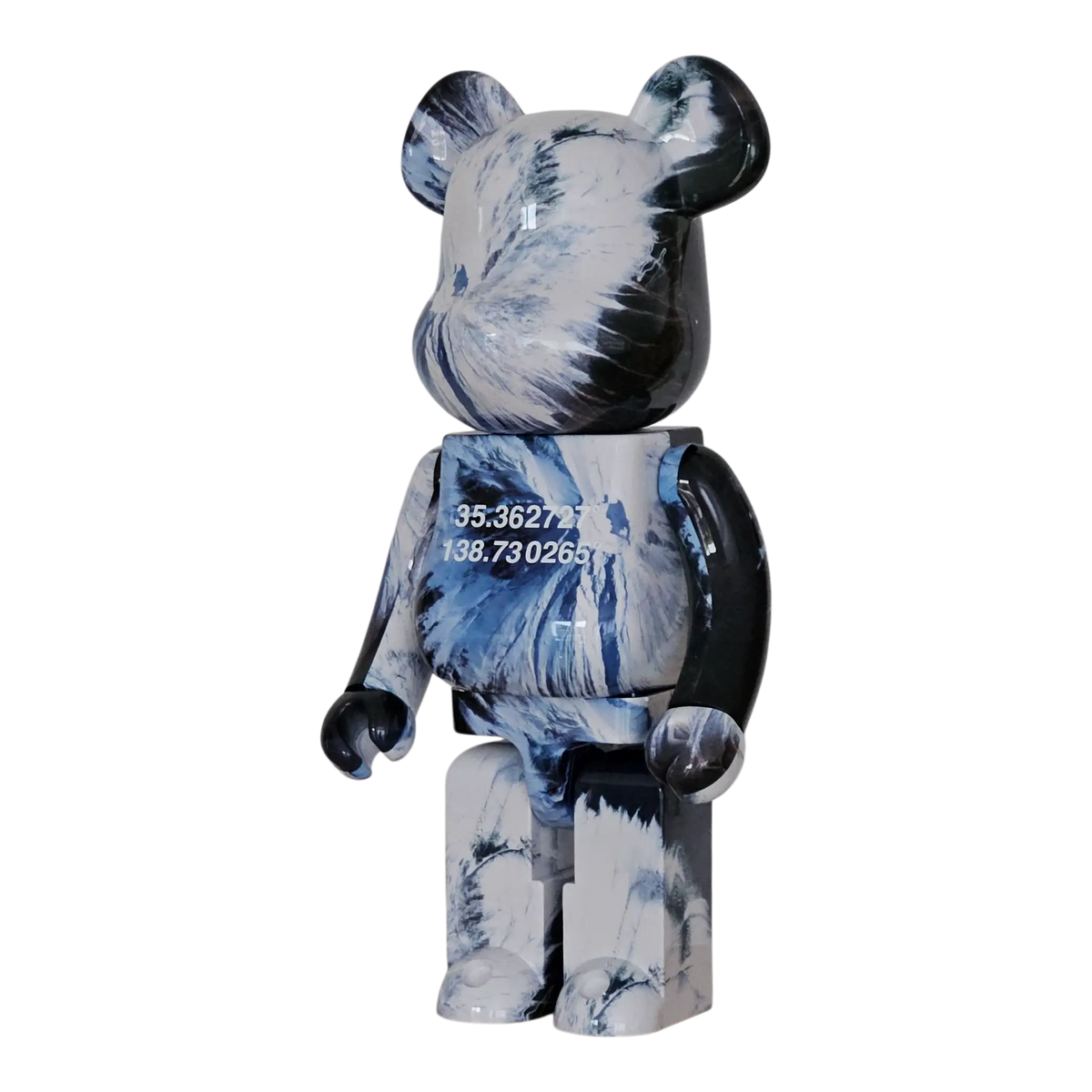 Bearbrick Benjamin Grant "Overview: Mount Fuji" 1000% schräg