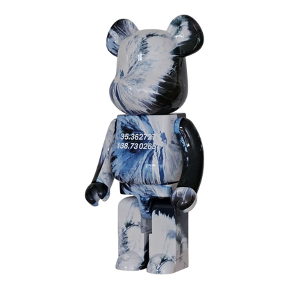 Bearbrick Benjamin Grant "Overview: Mount Fuji" 1000% schräg
