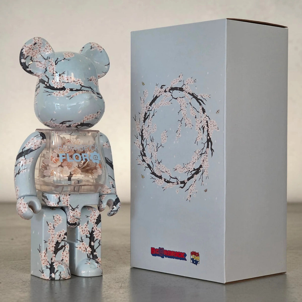 Bearbrick FLOR@ Sakura 400% mit Verpackung
