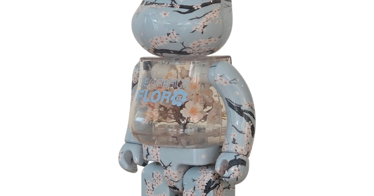 BE@RBRICK Flora Sakura 400% with cherry blossom | MyBearBrick.de