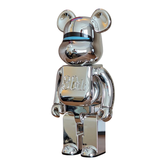 Bearbrick Hajime Sorayama Medicom Toy 30th Anniversary Model Silver 400% schräg