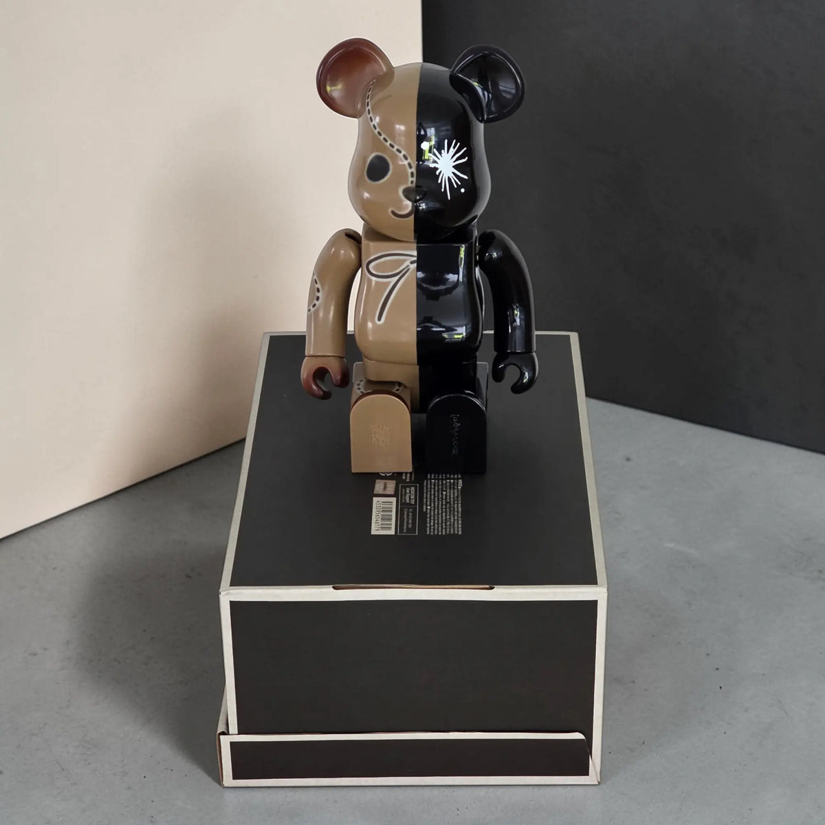 Bearbrick Maison MIHARA YASUHIRO Black/Brown 100%+400% Echtheitsmerkmale