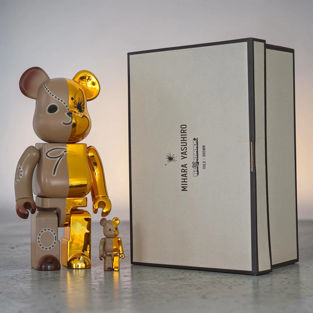 Bearbrick Maison MIHARA YASUHIRO Gold/Brown 100%+400% mit Verpackung