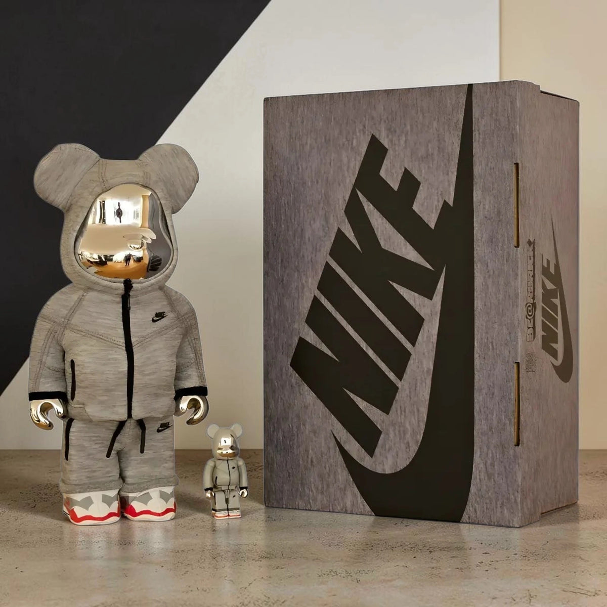 BE@RBRICK NIKE Tech Fleece N98 100%+400% | MyBearBrick.de
