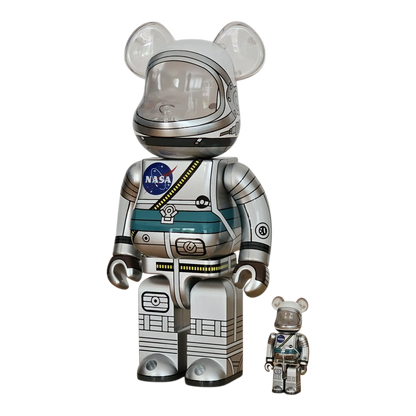 Bearbrick Project Mercury Astronaut 100%+400% schräg