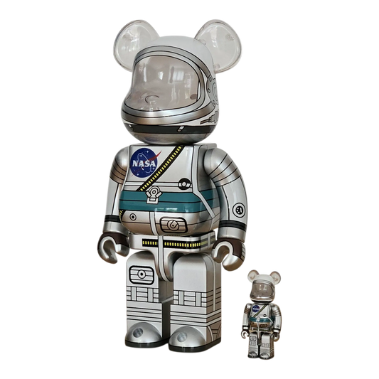 Bearbrick Project Mercury Astronaut 100%+400% schräg