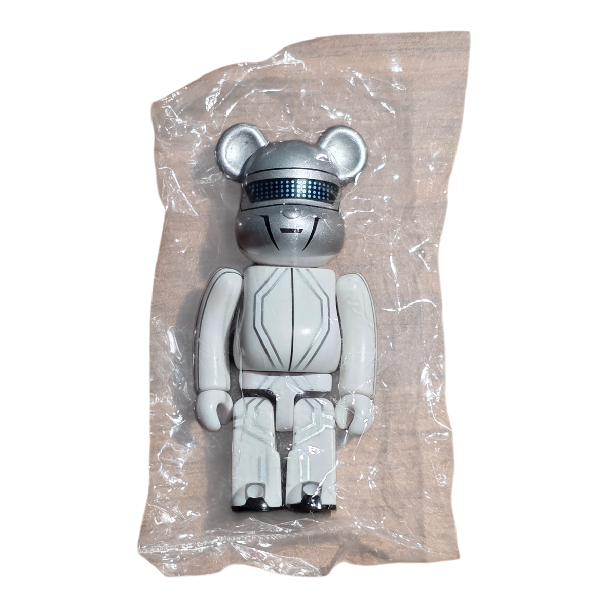 Bearbrick Series 21 SF "Thomas Bangalter" [TRON: Legacy Daft Punk] 100% in Folie