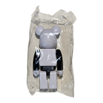 Bearbrick Series 44 Artist "CDG Black Sleeve" [Comme des Garçons] 100% SECRET in Folie Rückseite