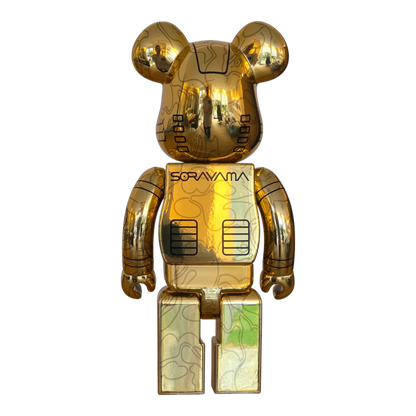 Bearbrick Sorayama × BAPE® Camo Shark Gold 100%+400% Rückseite