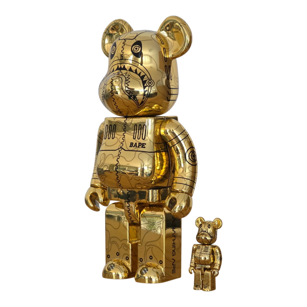 Bearbrick Sorayama × BAPE® Camo Shark Gold 100%+400% schräg