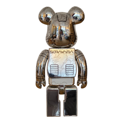 Bearbrick Sorayama × BAPE® Camo Shark Silver 100%+400% Rückseite